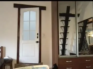 alex_man_01 live room