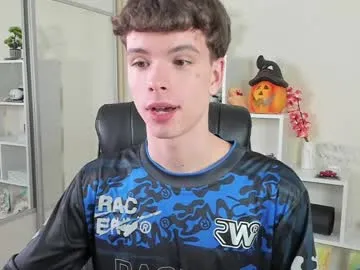 calvin_loves_you live room