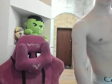 holiday_boys live room