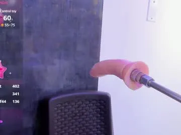 violett_collins_ live room