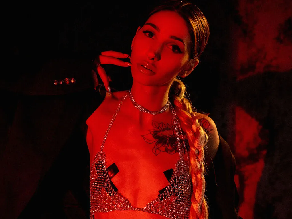 KristiNovak live room